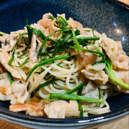 ひやむぎと豚肉が余っており、畑にニラもあったのでちょうど良かったです。味も私好みの味で美味しかったです♪
今度は麺が余らなくても作ります(*^_^*)